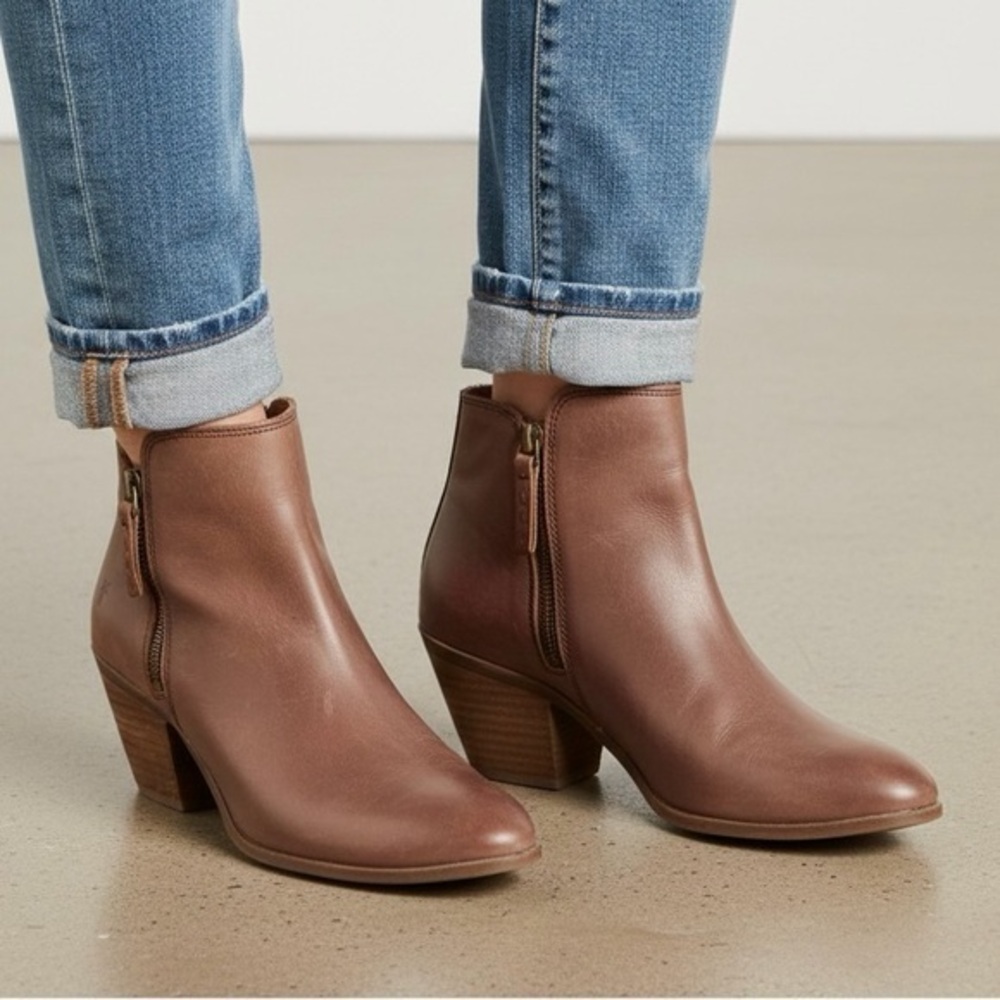 FRYE‎ Judith Zip Leather Ankle Bootie Whiskey Brown